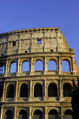Obraz premium The Colosseum in Rome, Italy, under a clear blue sky.