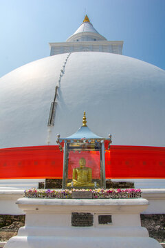 The Buddhist stupa known as Kiri Vehera in Kataragama.