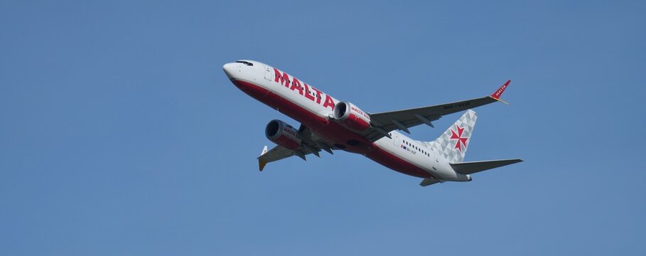 Malta Air B737 en mont&eacute;e banni&egrave;re