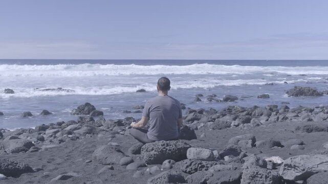 Meditaci&oacute;n en el mar