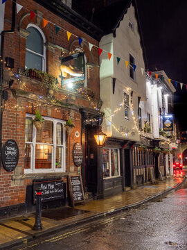 York, Yorkshire, United kingdom - 22 february 2026 : The Golden Slipper a historic famous pub in York city centre at night