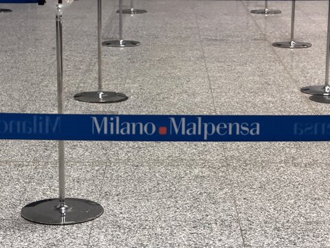 Milano Malpensa Airport Queue Barrier