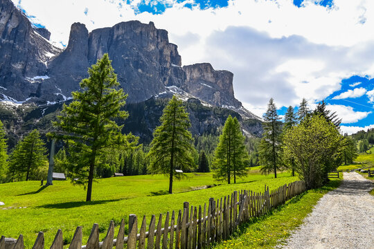 Dolomiten, Sellagruppe, Sella, Gr&ouml;dner Joch, Val de Misd&eacute;, Berge, Wanderweg, Klettersteig, Gr&ouml;dnerpass, Bergbahnen, S&uuml;dtirol, Fr&uuml;hling, Fr&uuml;hsommer, Sommer, Italien