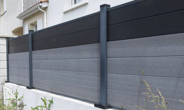 Brise-vue en aluminium d'une maison
