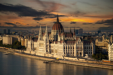 Fototapeta premium Parliament building in Budapest next to the Danube River at sunset. Budapest, capital of Hungary. 