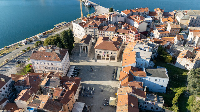 Pula forum square and temple of augustus vista