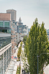 Obraz premium Seattle New Waterfront with Aquarium, Pike Place, and Park. View of the Puget Sound from the viewpoint on the waterfront park.