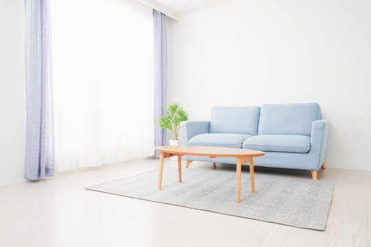 誰もいないシンプルな部屋