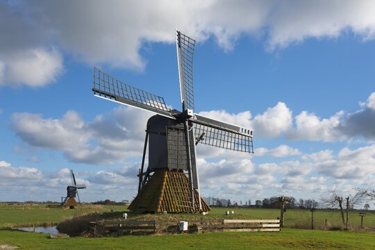 Heechhiem, Heechhiem mill, in the background De Jansmolen or De Modden, Heechhiem mill, Rijksmonumenten, Goengahuizen, Go&euml;ngahuizen, Goai&iuml;ngahuzen, Friesland, Frysl&acirc;n, Netherlands, mill