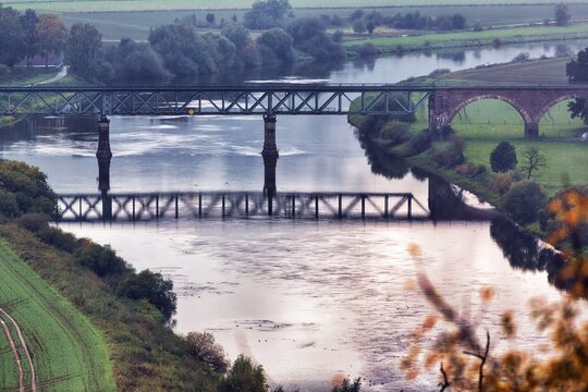 Kennedy Bridge, historic railway bridge over the Weser, architect Josef St&uuml;bben, foggy atmosphere in autumn, Boffzen, Holzminden, Lower Saxony, Germany