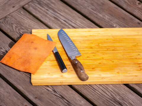 chopping board and two kitchen knives