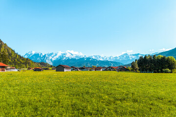 Obraz premium Bavarian village with forest and snowy peaks