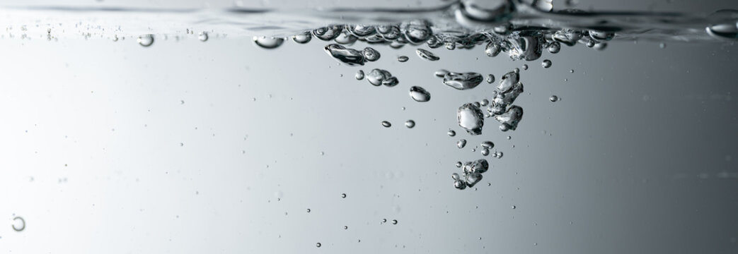 水を注いで出来る気泡	