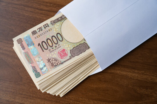 白封筒に入った百万円