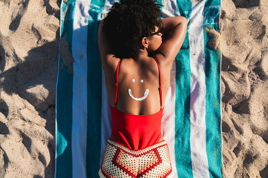 Woman enjoying summer vacation protecting skin with sunscreen
