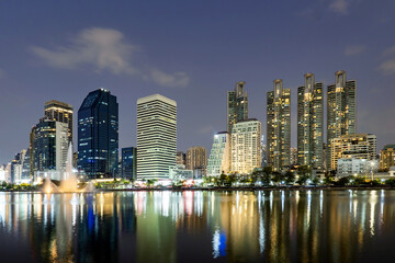 Fototapeta premium Beautiful night Bangkok Thailand, iconic cityscape for business and travel.