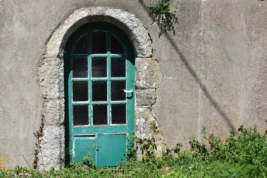 Petite porte verte ancienne bretagne, France