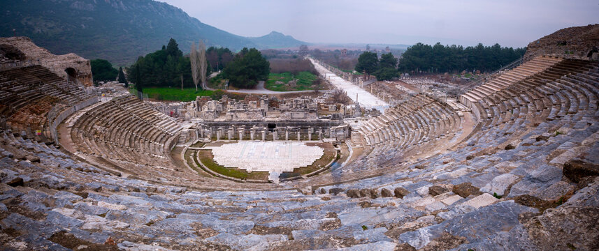 With a history stretching back to 7000 BC, Ephesus played a significant role in science, culture, and art, making it one of the most important metropolises of the ancient world.