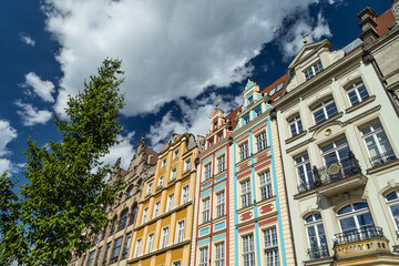 Fasady kamienic na Starym Mieście we Wrocławiu. © fotozen