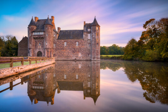 Château de Trecesson au lever du soleil