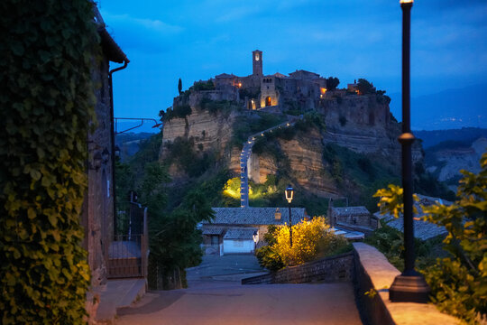 Il ponte sospeso che conduce al borgo di Civita di Bagnoregio.