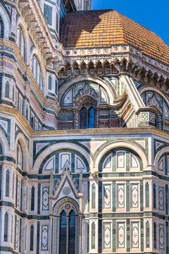 Detailfoto vom  ber&uuml;hmten Dom von Santa Maria del Fiore  mit Kuppel und Marmorfassade, Florenz, Italien