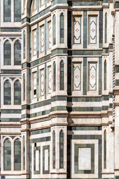 Detailfoto vom  ber&uuml;hmten Dom von Santa Maria del Fiore  mit Kuppel und Marmorfassade, Florenz, Italien