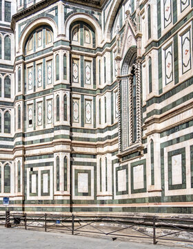 Der ber&uuml;hmte Dom von Santa Maria del Fiore  mit Kuppel und Marmorfassade, Florenz, Italien
