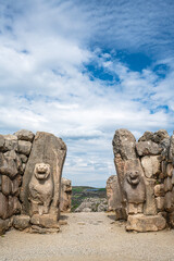 Fototapeta premium Architectural view of the famous stone-carved Lion Gate at the ancient ruins of Hattusa. The monumental gate represents the master masonry and artistic achievements of the Hittite civilization in Anat