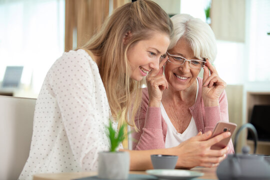 showing senior mum how to use the phone
