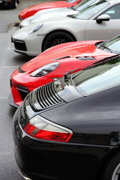 Porsche 911 Carrera Coup&eacute; oder Porsche 996  der Neunzigerjahre und seine Nachfolger am 31.05.2026 beim Oldtimertreffen im Lenkwerk in Bielefeld im Teutoburger Wald in Ostwestfalen-Lippe