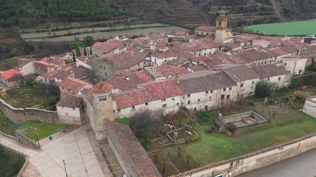 Vista a&eacute;rea de la villa medieval de Mirambel. Maestrazgo, Teruel, Arag&oacute;n, Espa&ntilde;a