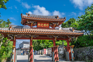 【 沖縄】首里城の守礼門 © Japan_Travel