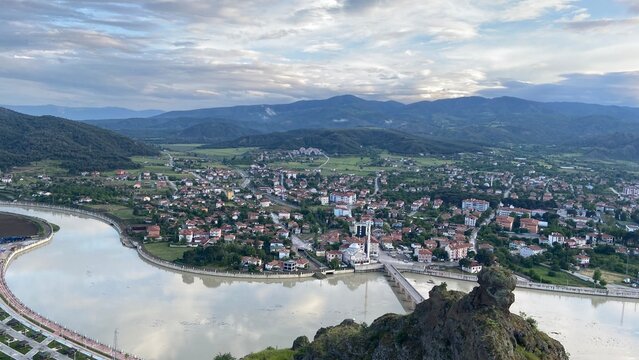 Panoramic view from Osmancık Castle overlooking the historic Koyunbaba Bridge, the winding Kızılırmak River, and the town of Osmancık in &Ccedil;orum, T&uuml;rkiye. This breathtaking landscape combines centuries 