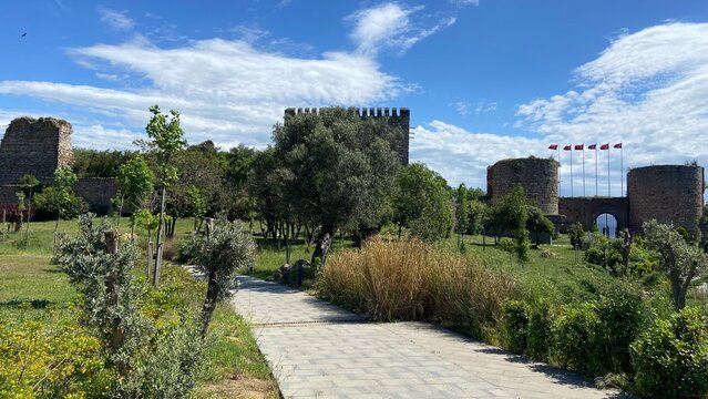Front entrance of the historic Eskihisar Castle in Gebze, Kocaeli, T&uuml;rkiye, featuring its ancient stone towers under a clear blue sky.