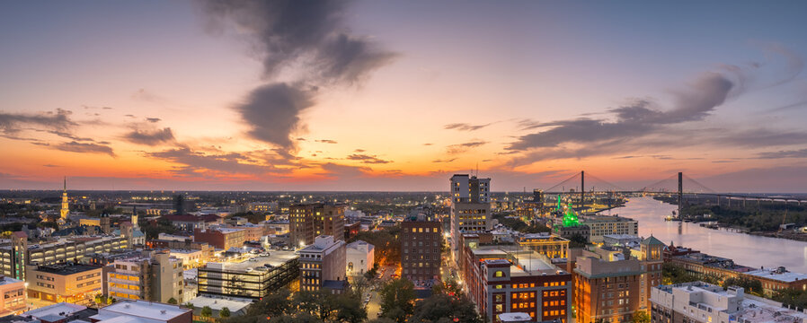 Savannah, Georgia. American architecture with illuminated streets and historical buildings