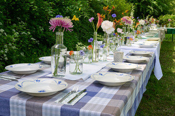 Fototapeta premium Rustic floral wedding table in the countryside in summer