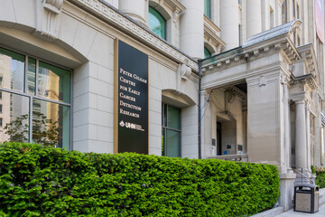 Naklejka premium Toronto, Ontario, Canada - June 2, 2026: The signage for Peter Gilgan Centre for Early Cancer Detection Research at the Princess Margaret Cancer Centre in Toronto, Ontario, Canada. 