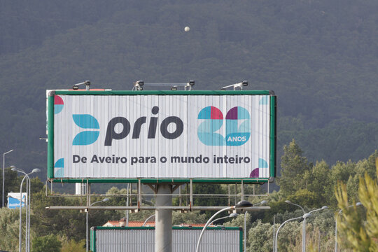 Prio billboard advertising 20 years with portuguese slogan