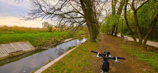  pruszków rowerem przez las koło rzeki przy tworkach Pruszków by bike through the forest near the river near Tworki