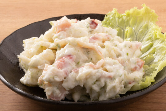 ホッキ貝サラダ（ホッキ貝　イカ　カラフトししゃも卵）