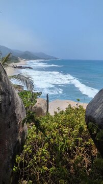 Senderos, naturaleza y playas del parque Tayrona de Colombia