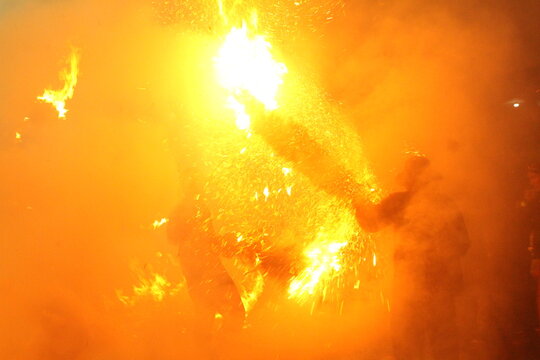 perang obor, fire in the night