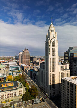 LeVeque Tower dominating Columbus Ohio city skyline