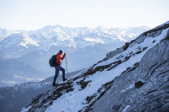 Mountaineers on the rocky summit ridge with the first snow in autumn, hiking trail to Guffert, mountain panorama in the background, Brandenberg Alps, Tyrol, Austria