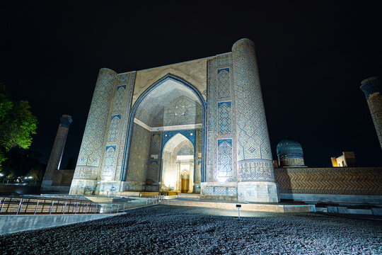 Bibi Khanym mosque in Samarkand, Uzbekistan during daytime. Blue dome. Giant entrance. Brick walls. Timurid architecture. Crowded courtyard.