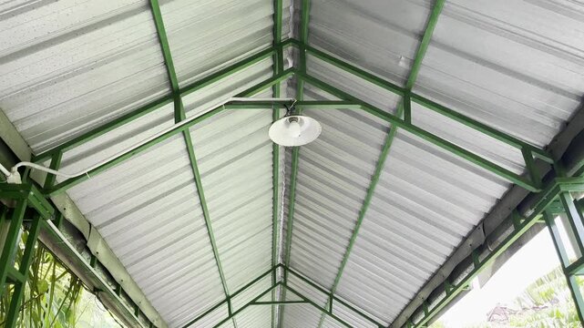 Symmetrical Low Angle of Galvanized Steel Roof Structure
