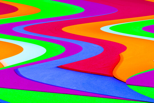 Goma espuma de colorea en forma de olas, decoraci&oacute;n retro. Art decor styles.
