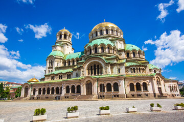 Obraz premium Scenic view of St Alexander Nevsky Cathedral architectural facade under blue sky in Sofia Bulgaria