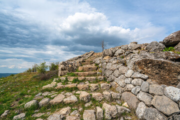 Fototapeta premium Scenic views of the archaeological remains and monumental stone walls of Hattuşa (Hattusha), located in Boğazkale, Çorum, this sprawling site was the fortified capital city of the Hittite Empire duri